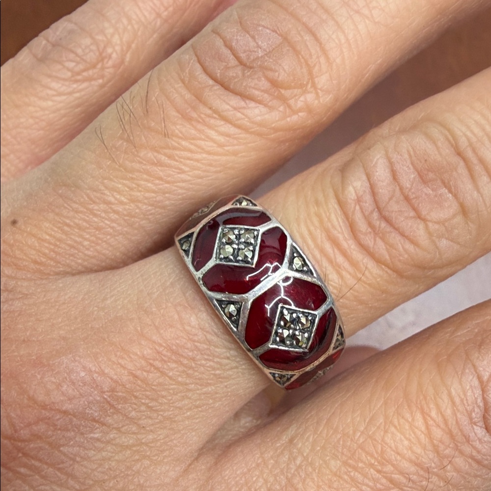 Elegant Red and Silver Geometric Ring